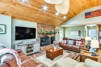 Image de Maison Riverfront Newland avec accès à la piscine et au club de golf!