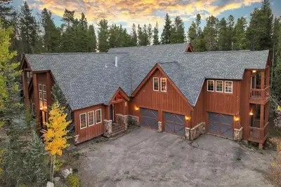 Image de Sawmill Run Lodge: Visite virtuelle, Animaux de compagnie acceptés, Marche jusqu'au pic 8, Bain à remous, Grill