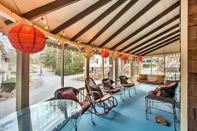 Image de Cottage pittoresque «Gretna Getaway» avec véranda grillagée!