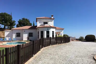 Image de Villa avec vue mer et montagne, piscine privée, Jeux Shack
