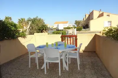 Image de Maison 2 pièces avec mezzanine, accès direct plage, terrasse, parking, 6 couchages, animaux acceptés.