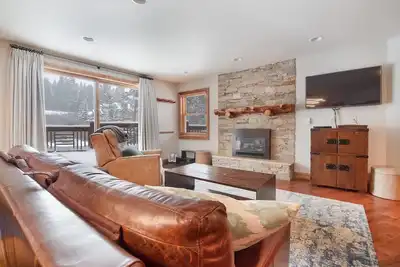 Image de Ski-in / Ski-Out Retreat Breckenridge Mountain; Remodel complet