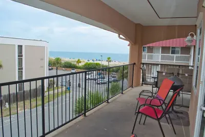 Image de Rail en laiton 3 chambres, 2. 5 salles de bain, vue sur l'océan, dernier étage le plus proche de la plage