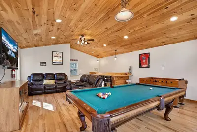 Image de Maison avec salle de jeux, babyfoot, table de billard - Tahoe Frost