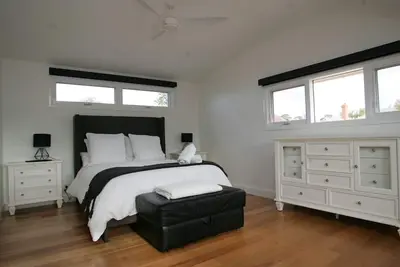 Image de Tout nouveau studio de luxe sur la rue Gregory