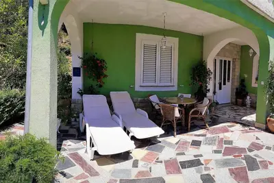 Image de Appartement de deux chambres avec la terrasse et la vue sur le mer Kampor, Rab (A-14841-a)