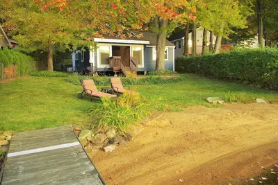 Image de Cottage au bord du lac avec des kayaks