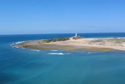 Villa à Los Caños de Meca de 1000m2 de terrain à côté du champ et de la plage.