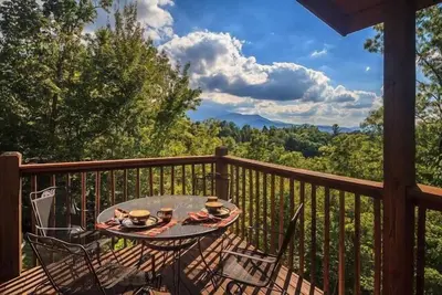 Image de Vues Incroyables - Au-Dessus Des COMMODITÉS - Suite De Luxe Penthouse!