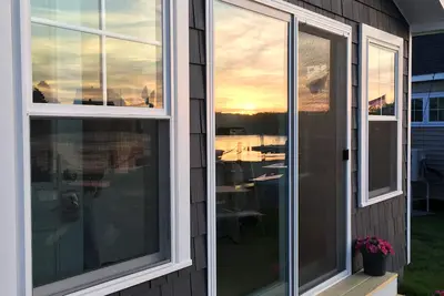 Image de Waterfront Cottage, Blue Chair Bungalow, à quelques minutes de la plage