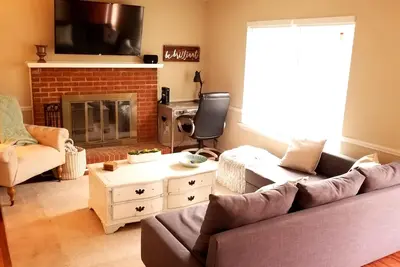 Image de Ranch mis à jour à S. Charlotte Près du Top Golf!