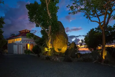 Image de 5 ÉTOILES ***** Superbe villa des Caraïbes avec piscine privée et vue sur l'eau