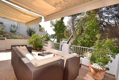 Image de Bungalow de luxe entièrement rénové sur la plage de Cala Gran.