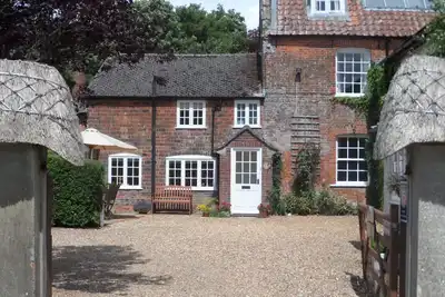 Image de Superbe cottage nr Stonehenge, Avebury & Bath - Jardin clos et salle de jeux