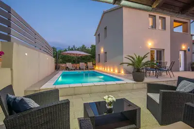 Image de Maison confortable de 2 chambres à Kras