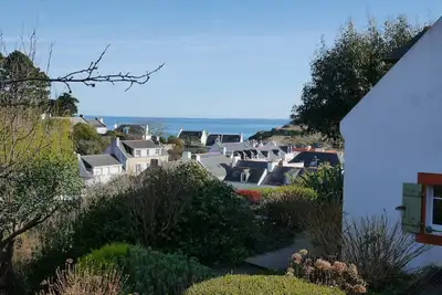 Image de Maison au bord de mer avec jardin paysager, proche port et commerces Ă Sauzon