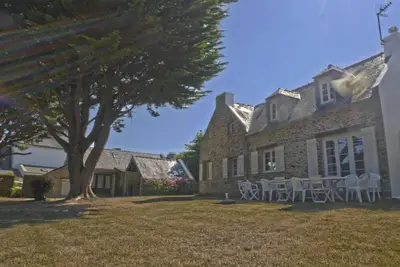 Image de Maison spacieuse à 900m de la plage avec grand jardin et annexe, idéale pour familles nombreuses