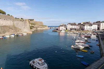 Image de Appartement rénové vue mer au cœur de Le Palais