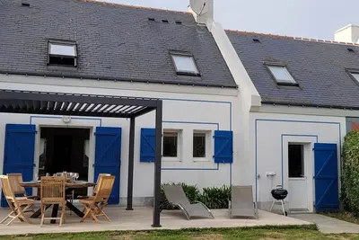 Image de Maison cosy proche commerces, centre et plage – Terrasse, jardin, poêle à bois