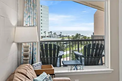 Image de Wow lit King, laveuse et sécheuse, animaux acceptés, dernier étage, vue sur l'océan et le lac!