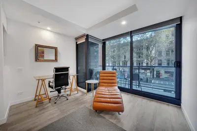 Image de Emplacement parfait à explorer - Grand appartement moderne - Tramway à la porte - Wifi Gratuit