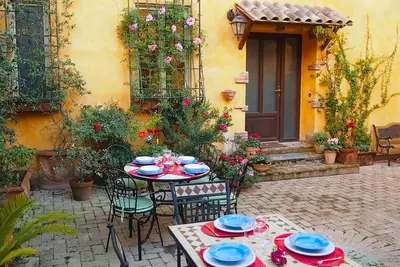 Image de 2 appartements dans le quartier Vatican pour 9 personnes, groupes ou familles