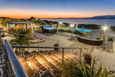 Image de Villa de luxe près de la mer et avec la piscine Supetar, Brac (K-12371)