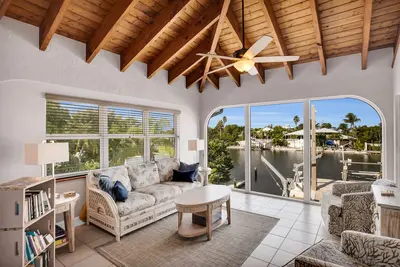 Image de Grande maison de lotissement privée dans quartier calme, près de la plage de Sombrero!