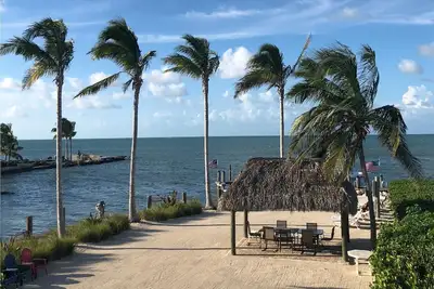 Image de Piscine H / C Personnelle De 4 Lits, 3 Salles De Bain, Espace De Dock Gratuit, Ici! ! ! ! 10 personnes