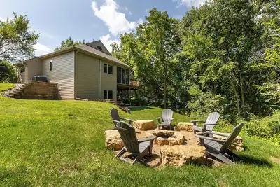 Image de Retraite de 3 étages avec bain à remous extérieur, foyer, loft - près des piscines!