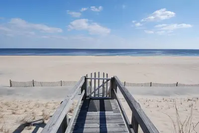 Image de ACTIVITÉS Quotidiennes Gratuites Incluses! Ocean Front 6 chambres, 4 salles de bain à Middlesex Beach