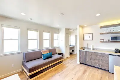 Image de Brand New One Bedroom Un bloc hors Centre et principal
