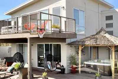 Image de Phillip Island - Spa extérieur, sauna, salle de cinéma, billard, vue sur la baie