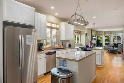 Image de Seattle Maison de vacances: The Vineyard: 3 bedroom \/ 2. 5 salle de bain