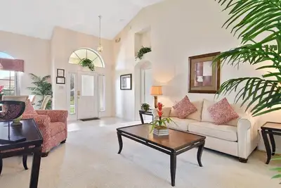 Image de Piscine / spa plein sud, salle de jeux, commodités, plan ouvert.