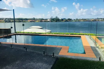 Image de Grande maison au bord de l'eau sur la Gold Coast