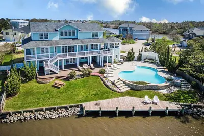 Image de Retraite Bayside | 1820 pieds de la plage | Piscine privée