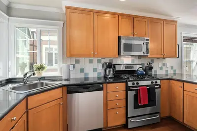 Image de Wall Street: Luxe 3 lit \/ 2. 5 salles de bain, très bien situé