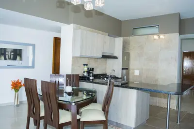 Image de Lake Luxury Beach Front Condo