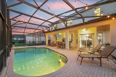 Image de Windsor Hills Reserve Luxury Pool Home w / Spa, Wi-Fi, Coffre-fort, salle de jeux, Tous les accessoires pour bébé