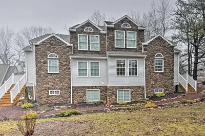 Image de Nouveau! 6br Lake Harmony Townhome - À pied des remontées mécaniques