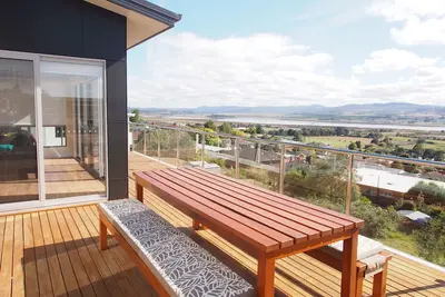 Image de Island View House, famille et groupe accueillant jusqu'à 10 personnes!