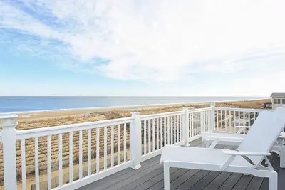 Image de Activites Journalieres Gratuites! ! Incroyable Oceanfront multi-niveau 5 chambres, 5 salles de bains maison! Les logements de première classe disposent d'un plan d'étage ouvert avec une vue fantastique sur l'océan,