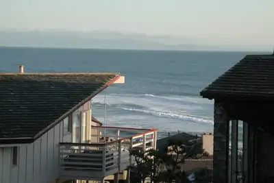 Image de Grand et lumineux, pas de sable, vue sur l'océan et 8 couchages +