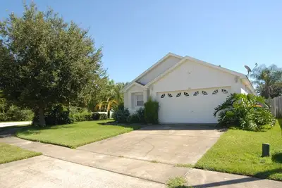 Image de Incroyable maison de piscine, planchers de bois franc, salle de jeux, CLÔTURE De Piscine De SÉCURITÉ. Il a tout! ! !