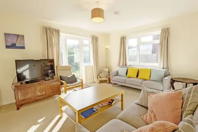 Image de Beacon Square, Emsworth - une maison familiale pouvant accueillir 8 personnes dans 3 chambres