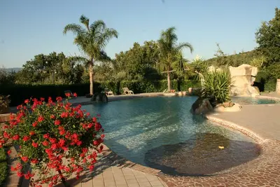 Image de Villa-Rosi appartement de deux pièces dans une villa avec piscine