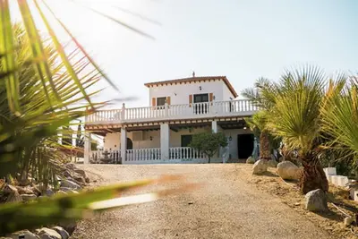 Image de Grande, spacieuse villa individuelle, avec piscine privée, Antas, pour 8 personnes confortablement
