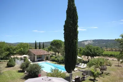 Image de Au coeur du Luberon Mas de charme en pierres avec piscine clôturée