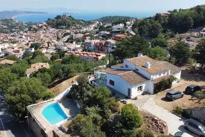 Image de Maison avec superbe vue, piscine et terrain de pétanque